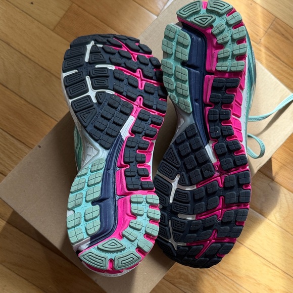 Brooks GTS 16 Women's Athletic Shoes - Aqua and Fuchsia - Picture 7 of 10